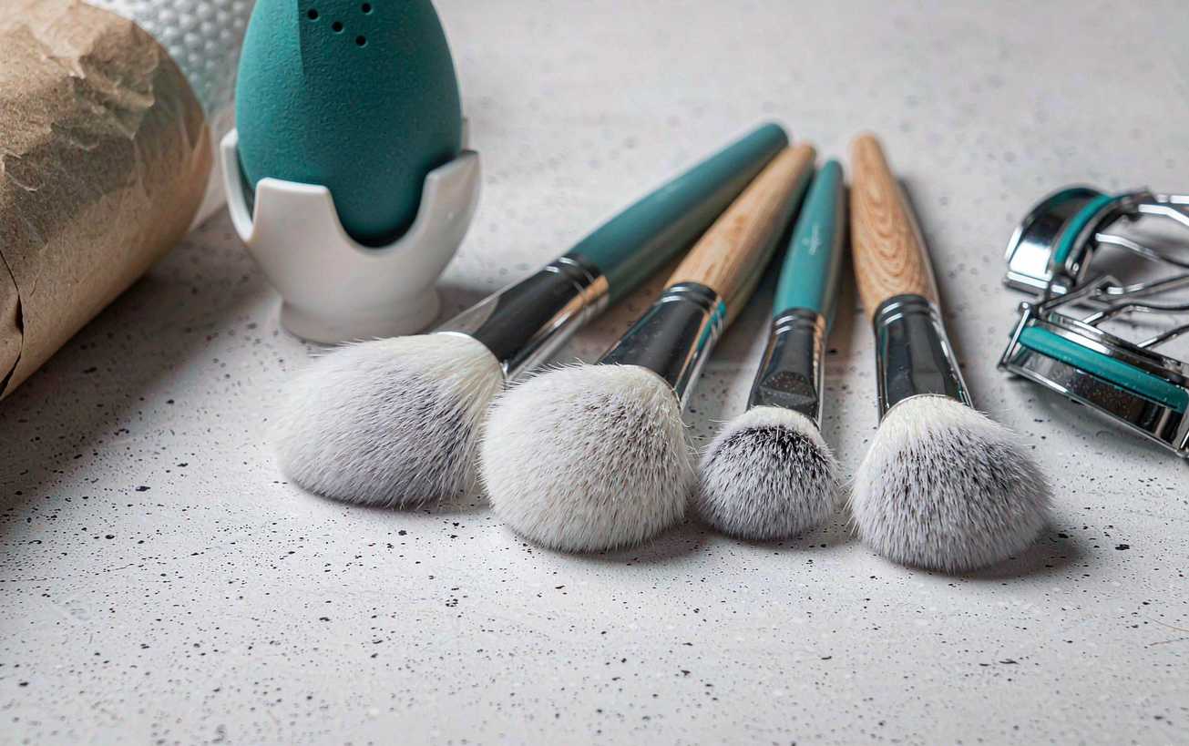 Makeup tools — brushes, blenders, combs, face towels